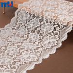 Intimo in nylon e pizzo