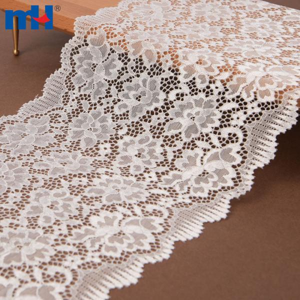 Intimo in nylon e pizzo