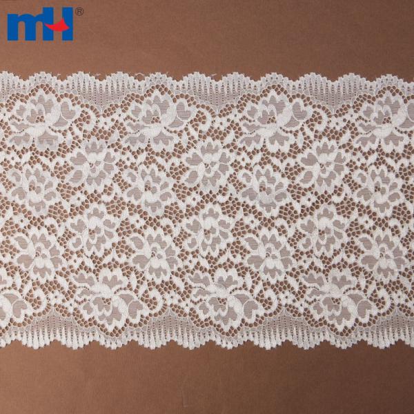 Intimo in nylon e pizzo