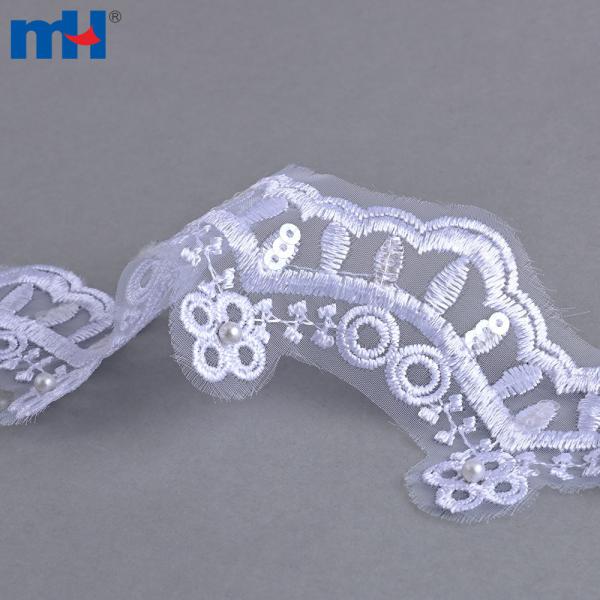 Elegante borda de renda em malha bordada com 4 cm de diâmetro e pérolas