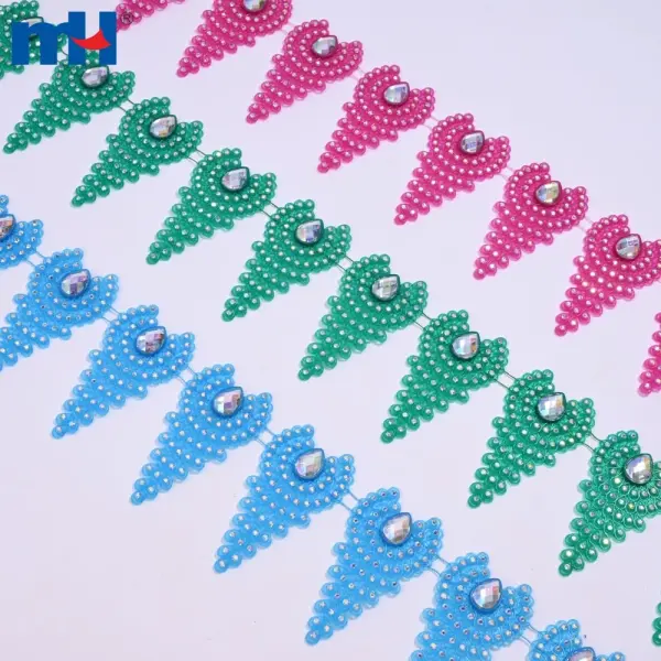 72 mm tropfenförmige Kunststoff-Strass-Lünette – funkelnde Blumenverzierung