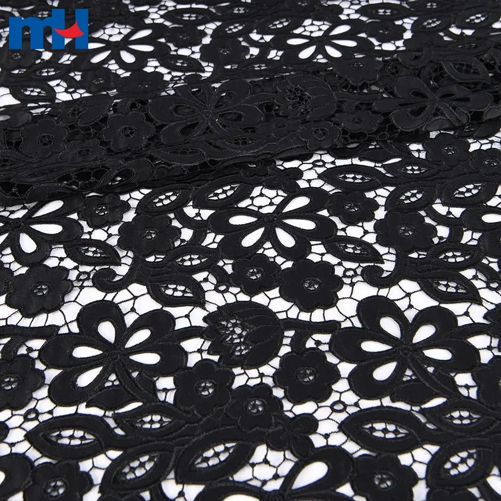 Broderie sur tissu par découpe laser