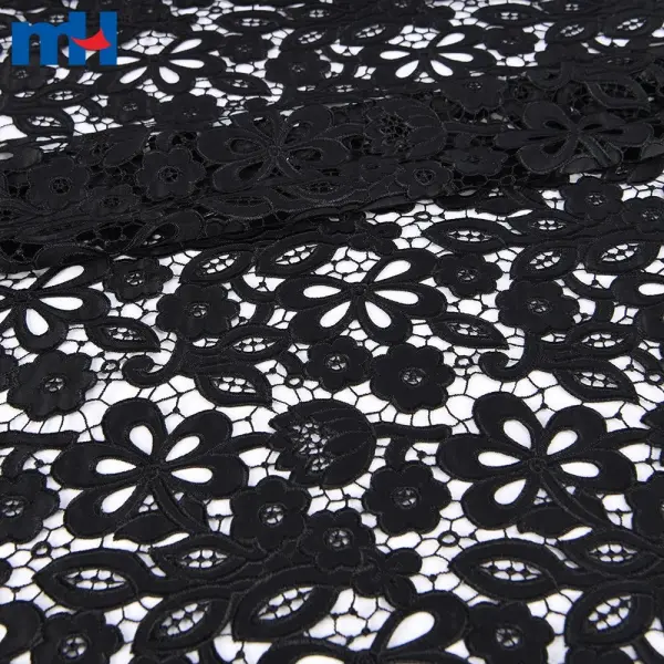 Broderie sur tissu par découpe laser