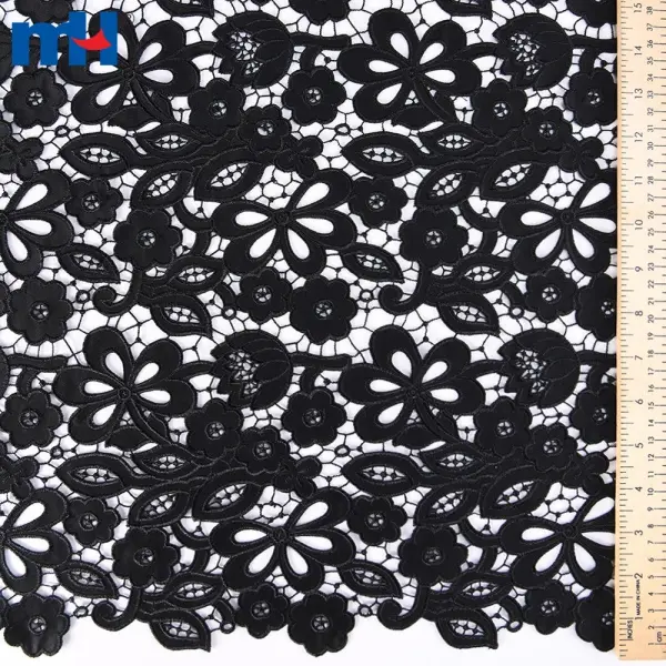 Broderie sur tissu par découpe laser