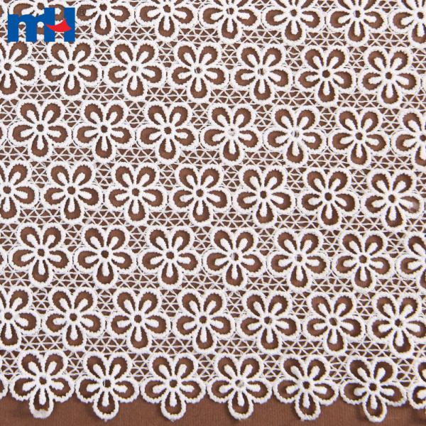 Tissu en dentelle partout