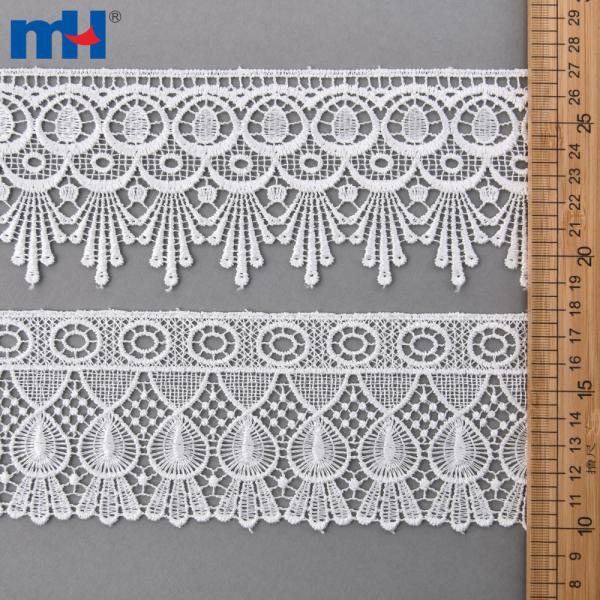 Brautkleid aus Spitze mit verzierten Kanten