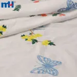 Tela de algodón y bordado.