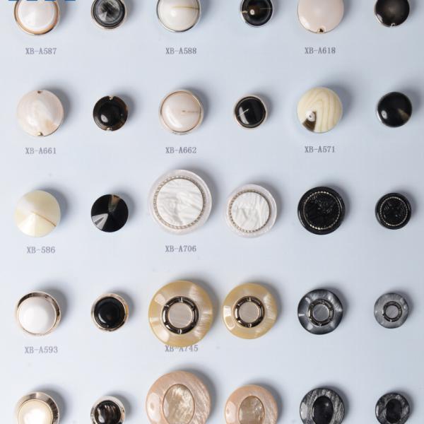 Decorative buttons made of resin or plastic