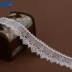 Ozdoba z chemicznej koronki z luksusowym haftem