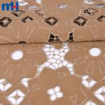 Broderie sur tissu par découpe laser