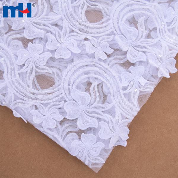 Dentelle en maille brodée 3D