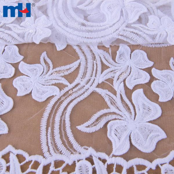 Dentelle en maille brodée 3D
