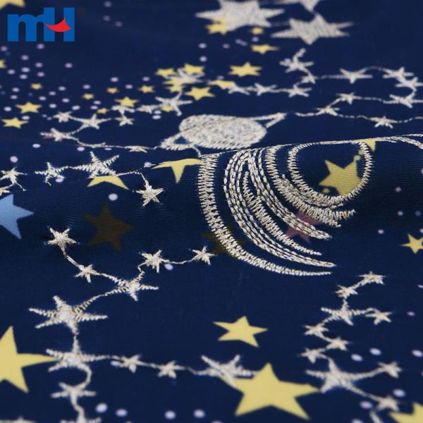 Tela de algodón bordada con un cielo estrellado