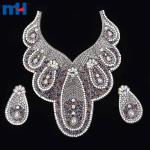 Aplique de diamantes de imitación con diseño de cuello