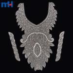 Aplique de diamantes de imitación con diseño de cuello