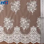 Tela de malla bordada floral blanca antigua