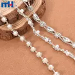 Catena a coppe di perle e cristalli