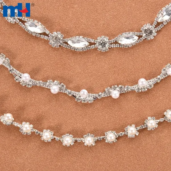 Catena a coppe di perle e cristalli