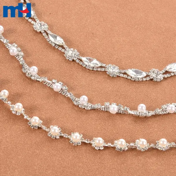 Catena a coppe di perle e cristalli