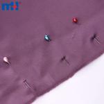 Cuentas, agujas y alfileres de coser.