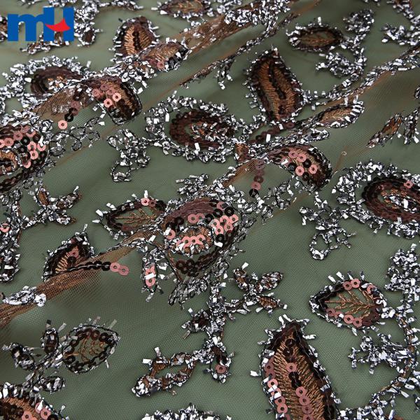 Broderie de paillettes et de dentelle