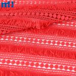 Tela de encaje químico a rayas con borlas