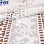 Material de encaje a rayas