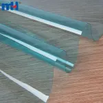 Film transparente de PVC para manteles y cortinas de baño.