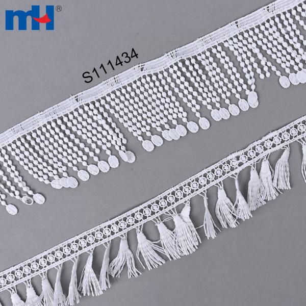 Bordure en dentelle avec pompon