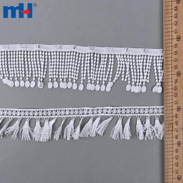Bordure en dentelle avec pompon