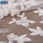 Diseñar un vestido de novia hecho de encaje y abalorios