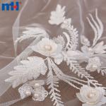 Diseñar un vestido de novia hecho de encaje y abalorios